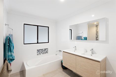 Property photo of 137 Kerry Crescent Berkeley Vale NSW 2261