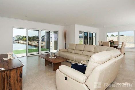 Property photo of 22 Bluemanna Drive Wannanup WA 6210