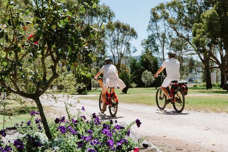 Property photo of 13 Henry Lawson Drive Bombira NSW 2850