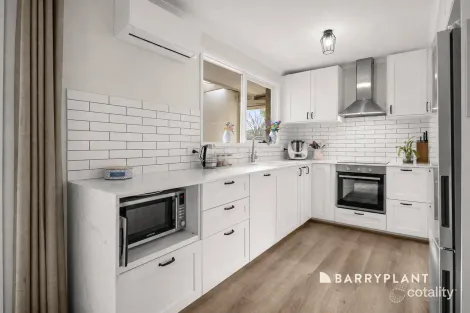 Property photo of 6 Bastow Close Pakenham VIC 3810