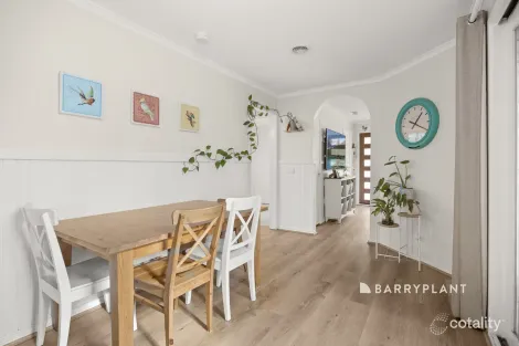 Property photo of 6 Bastow Close Pakenham VIC 3810