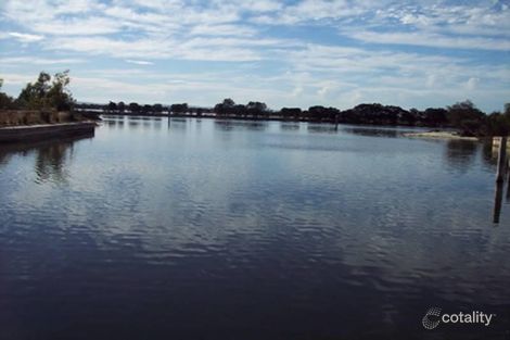 Property photo of 39 Batavia Quays South Yunderup WA 6208