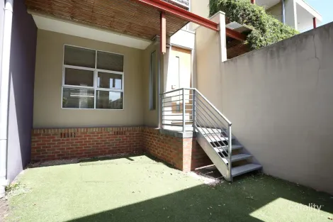 Property photo of 5 Scarborough Place Kensington VIC 3031