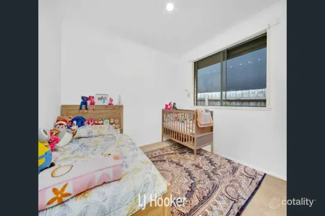 Property photo of 10 Strabane Way Hampton Park VIC 3976