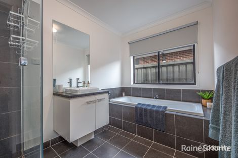 Property photo of 28 Pavillion Circuit Sunbury VIC 3429