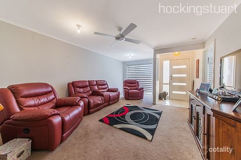 Property photo of 19 Greenbriar Way Cranbourne West VIC 3977