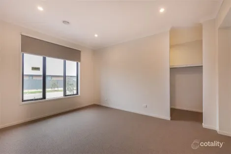 Property photo of 30 Maribyrnong Way Cobblebank VIC 3338