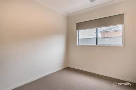 Property photo of 30 Maribyrnong Way Cobblebank VIC 3338