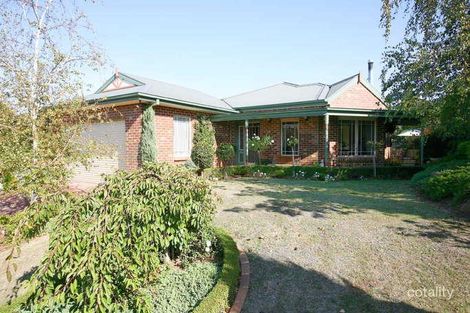 94 Telford Dr, Berwick, VIC 3806