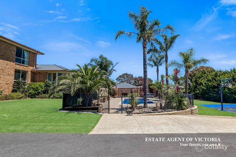 Property photo of 10 West Vista Place Narre Warren North VIC 3804