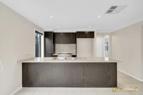 Property photo of 5 Lambertia Crescent Manor Lakes VIC 3024