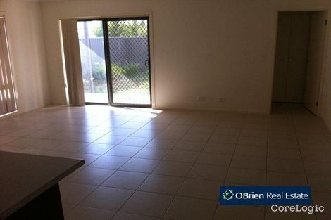 Property photo of 35 Sarton Link Pakenham VIC 3810