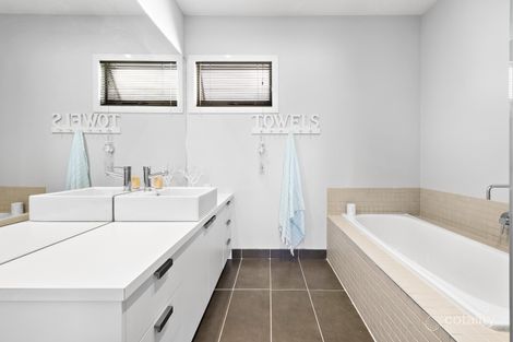 Property photo of 5 Niblick Circuit Sandhurst VIC 3977