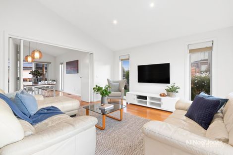 Property photo of 117 Reema Boulevard Endeavour Hills VIC 3802