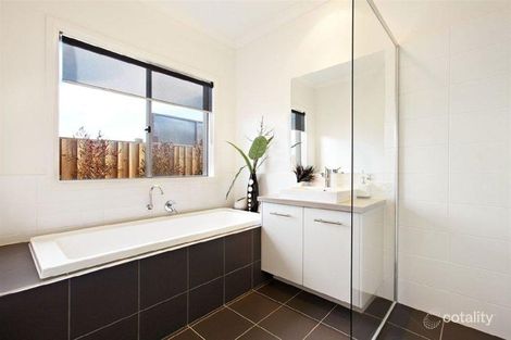 Property photo of 28 Northside Drive Wollert VIC 3750