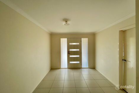 Property photo of 44 Aubisque Close Fraser Rise VIC 3336