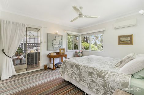 Property photo of 30 Kenmore Road Kenmore QLD 4069