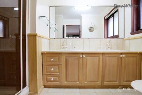 Property photo of 38 Cocoparra Crescent Taylors Lakes VIC 3038
