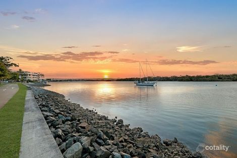 Property photo of 2/32 Killowill Avenue Paradise Point QLD 4216