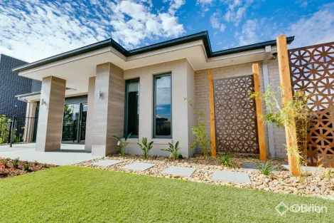 5 Tallrush St, Clyde North, VIC 3978