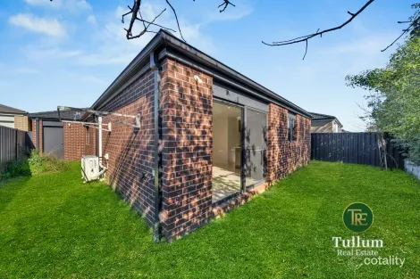 Property photo of 13 Fremantle Avenue Cranbourne East VIC 3977