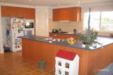 Property photo of 10 Manning Court Pakenham VIC 3810