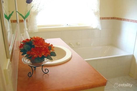 Property photo of 42 Flinders Chase Pakenham VIC 3810