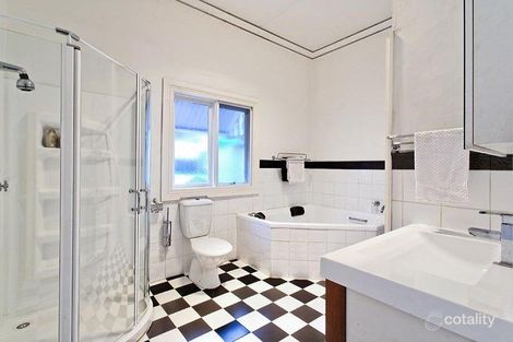 Property photo of 10 Queen Street Seaholme VIC 3018