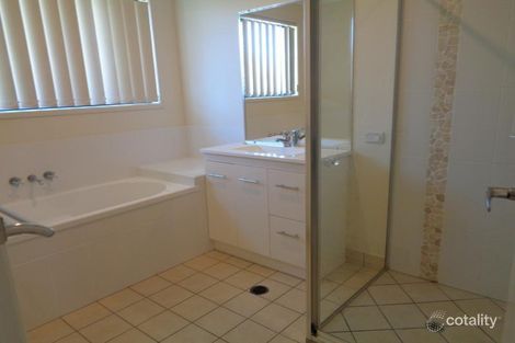 Property photo of 10 Leon Place Coral Cove QLD 4670