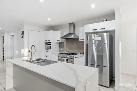 Property photo of 13 Ellenborough Avenue Ormeau Hills QLD 4208