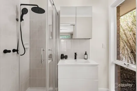 Property photo of 9 Windeatt Close Mill Park VIC 3082