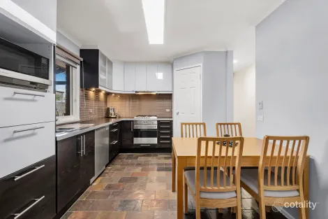 Property photo of 9 Windeatt Close Mill Park VIC 3082