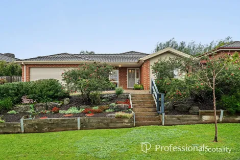 8 Sirocco Ct, Wandin North, VIC 3139