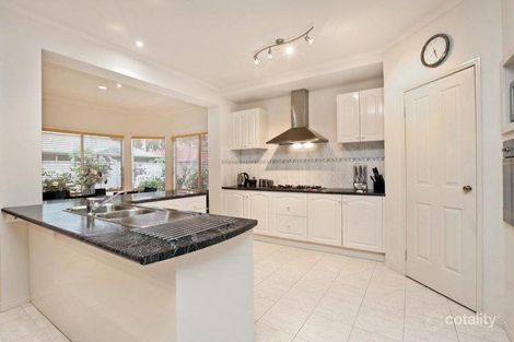 Property photo of 2 Gowdie Place Caroline Springs VIC 3023