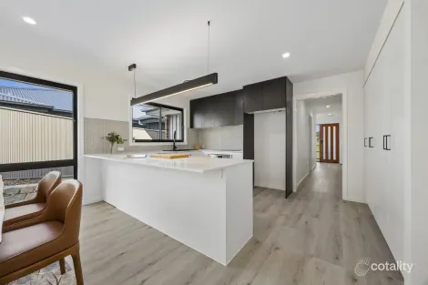 Property photo of 13 Yarrah Drive Yass NSW 2582