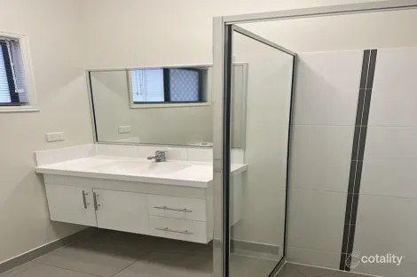 Property photo of 23 Hollanders Crescent Kelso QLD 4815