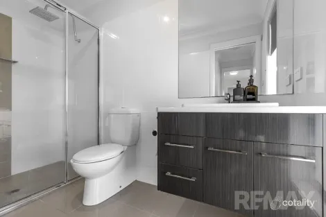 Property photo of 27 Bradman Drive Boorooma NSW 2650