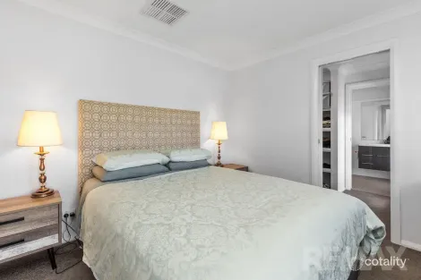 Property photo of 27 Bradman Drive Boorooma NSW 2650