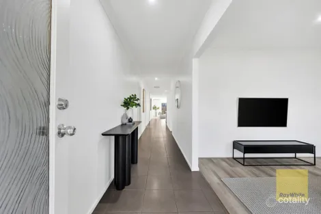 Property photo of 25 Eagle Way Deer Park VIC 3023