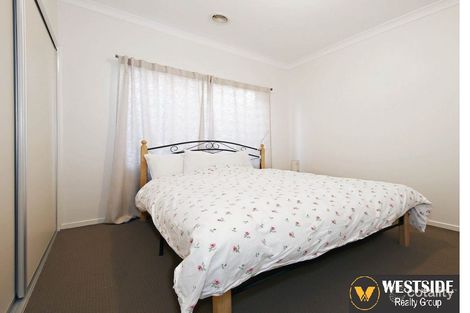 Property photo of 8 Deepdene Street Caroline Springs VIC 3023