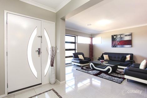 Property photo of 28 Jamieson Link Caroline Springs VIC 3023