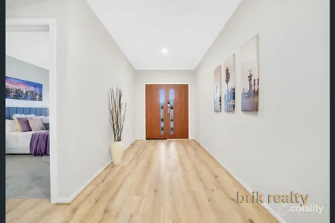 Property photo of 5 Basil Place Mickleham VIC 3064