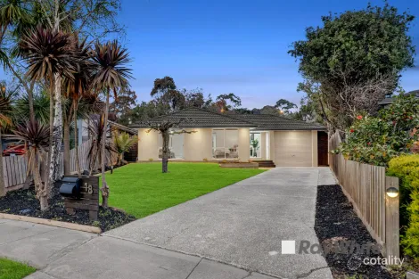 Property photo of 18 Tyntynder Close Berwick VIC 3806