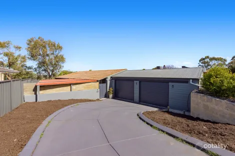 Property photo of 14 Penguin Close Heathridge WA 6027