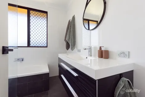 Property photo of 14 Penguin Close Heathridge WA 6027