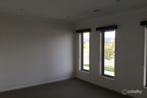 Property photo of 33 Casuarina Road Officer VIC 3809