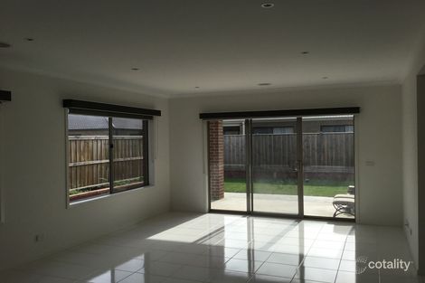 Property photo of 33 Casuarina Road Officer VIC 3809