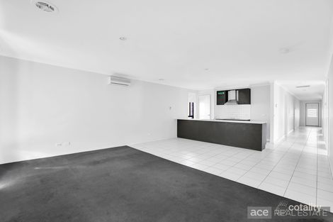 Property photo of 11 Ickworth Crescent Derrimut VIC 3026