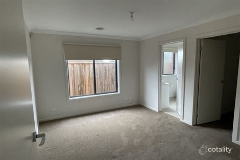 Property photo of 40 Longshore Drive Clyde North VIC 3978