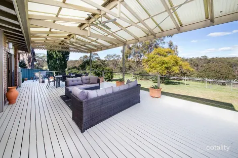 Property photo of 10 Bampton Avenue Illawong NSW 2234